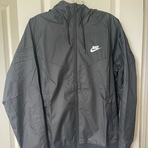BNWT Nike Men’s M Windbreaker